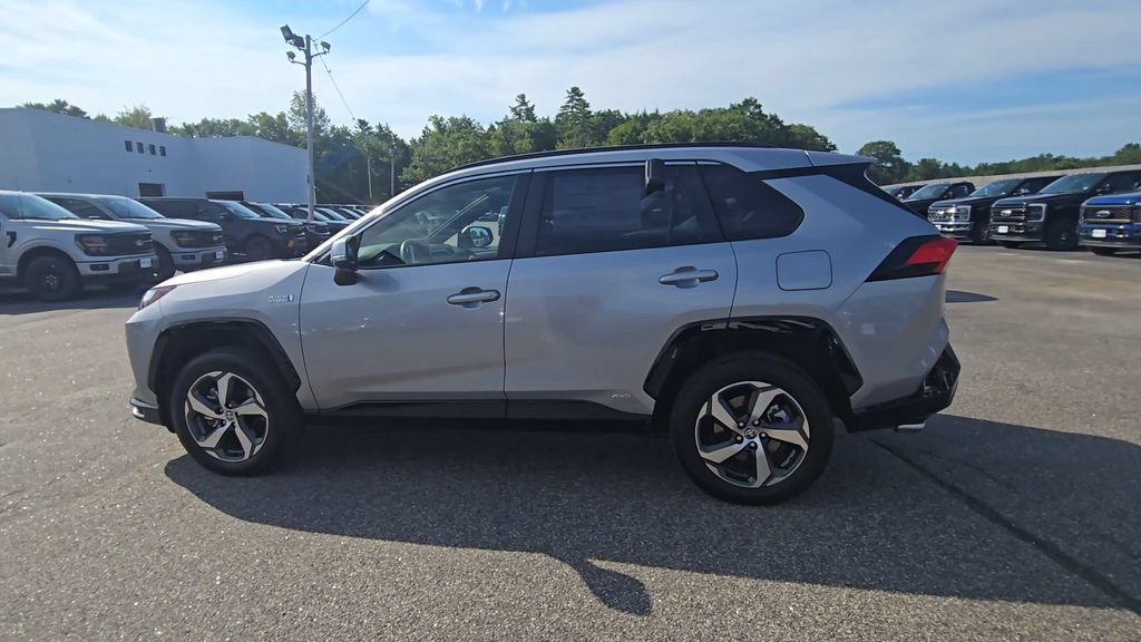 Used 2024 Toyota RAV4 SE w/ Weather & Moonroof Package AWD/4WD image 17