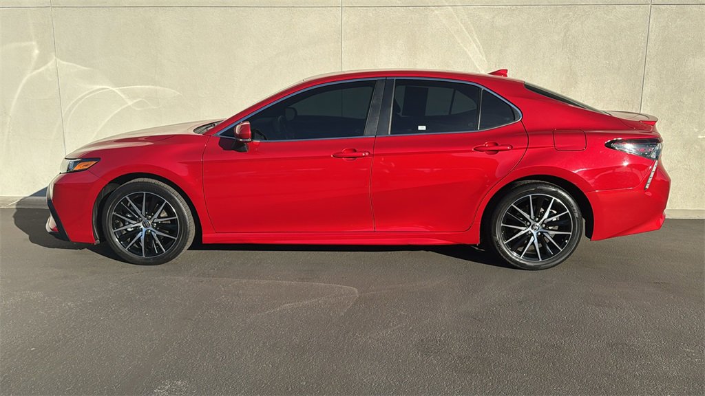 Used 2023 Toyota Camry SE image 5