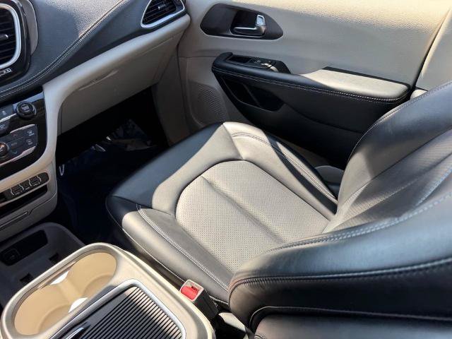 Used 2023 Chrysler Pacifica Touring-L FWD image 20