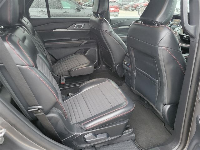 Certified 2025 Ford Explorer ST-Line AWD/4WD image 4