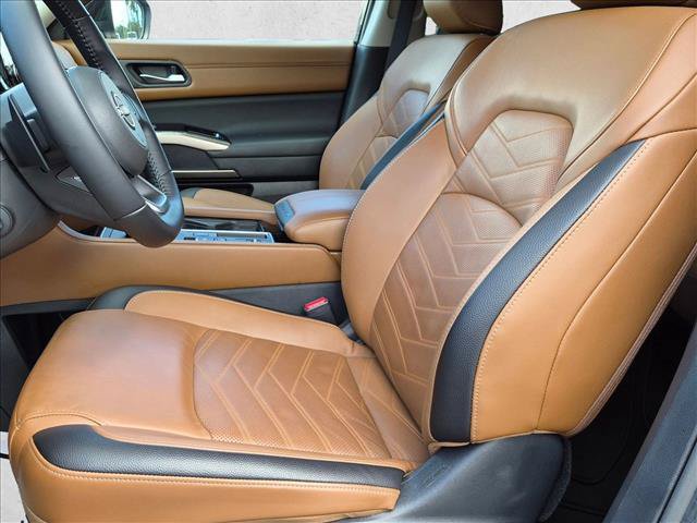 Used 2025 Nissan Pathfinder Platinum w/ Cargo Package FWD image 16