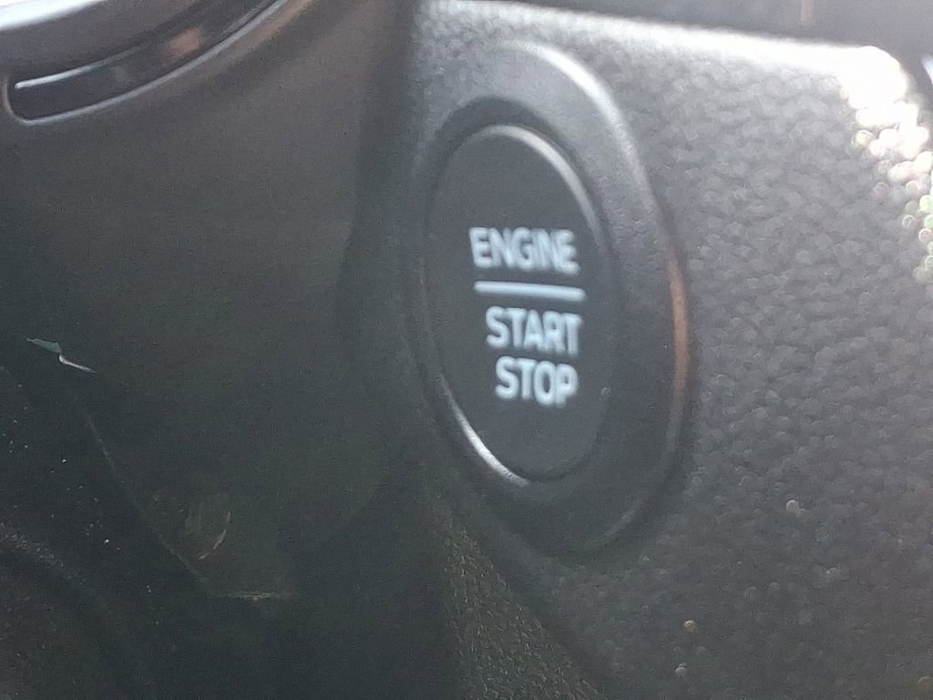 Certified 2025 Ford Escape ST-Line Select AWD/4WD image 25