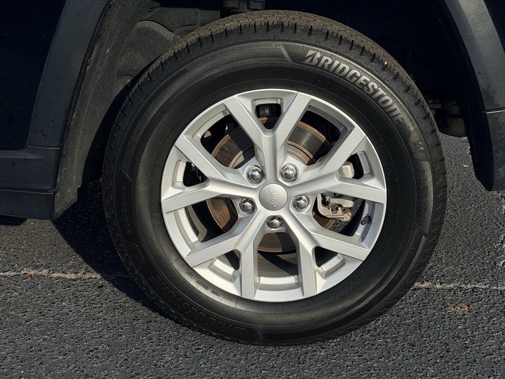 Used 2023 Jeep Grand Cherokee Limited image 14