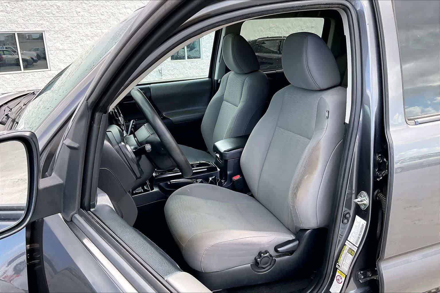 Used 2018 Toyota Tacoma SR5 RWD image 11