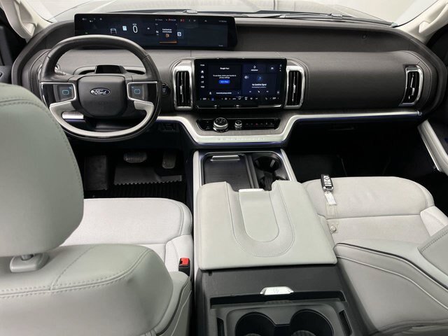 Certified 2025 Ford Expedition Platinum w/ Platinum Ultimate Package AWD/4WD image 4
