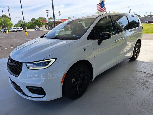 Used 2024 Chrysler Pacifica Limited FWD image 3