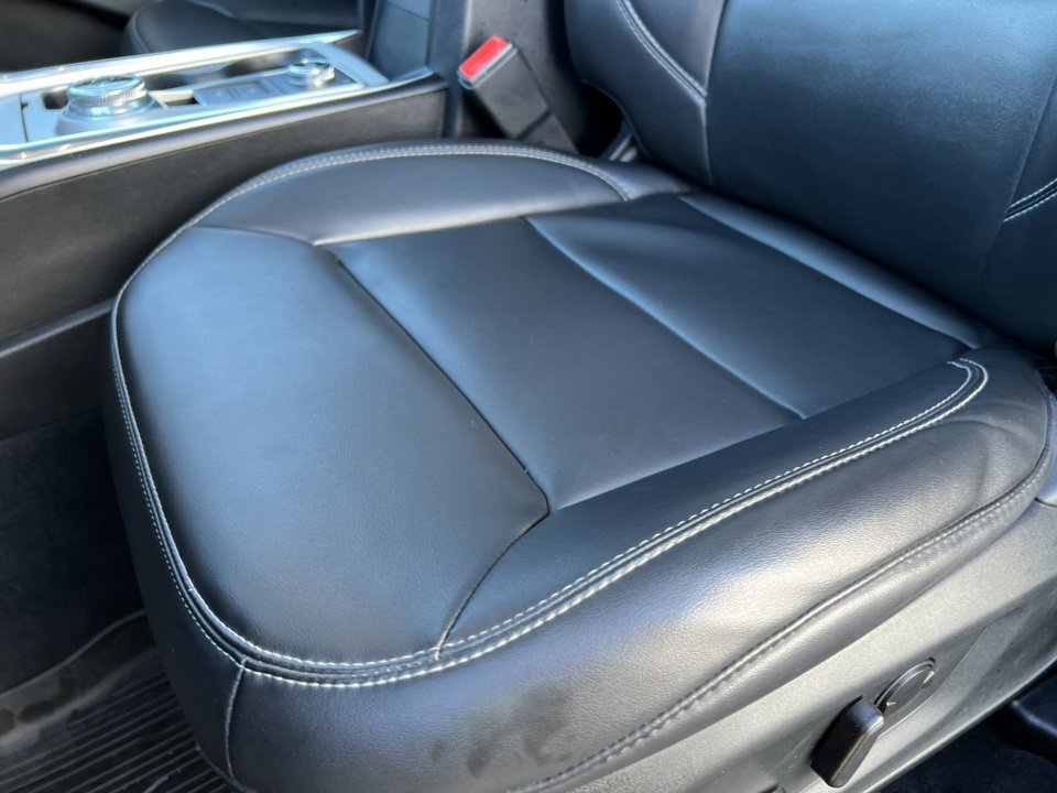 Certified 2022 Ford Explorer XLT w/ Equipment Group 202A image 19