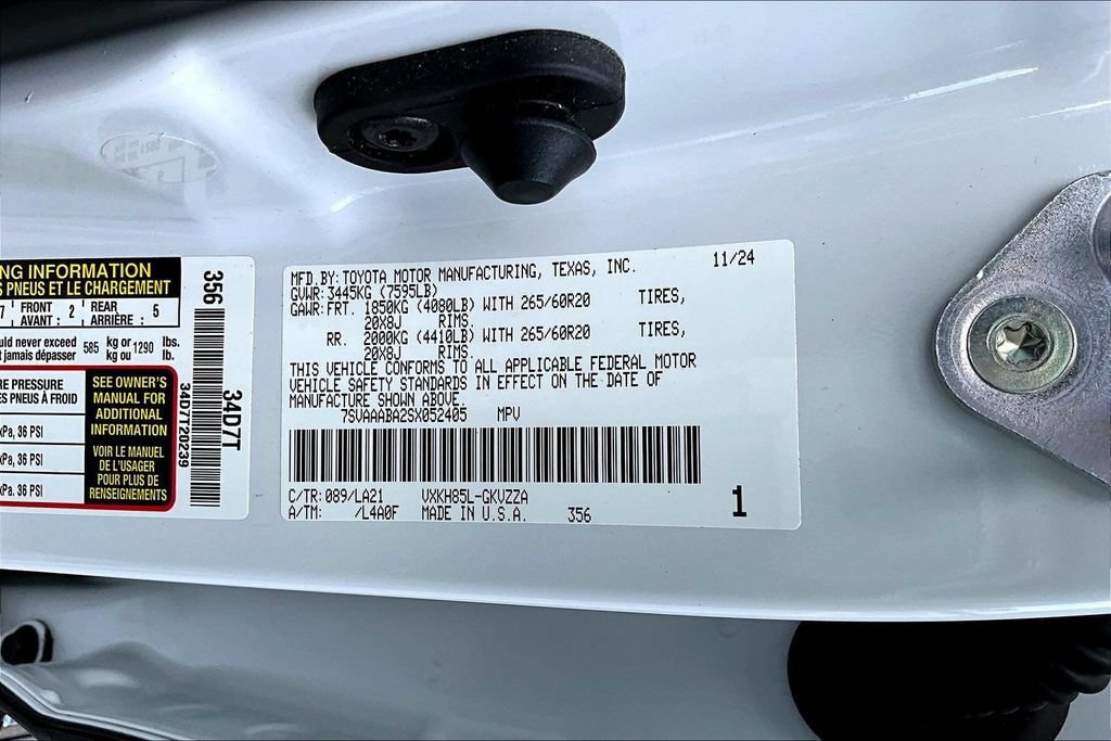 Used 2025 Toyota Sequoia Platinum AWD/4WD image 21