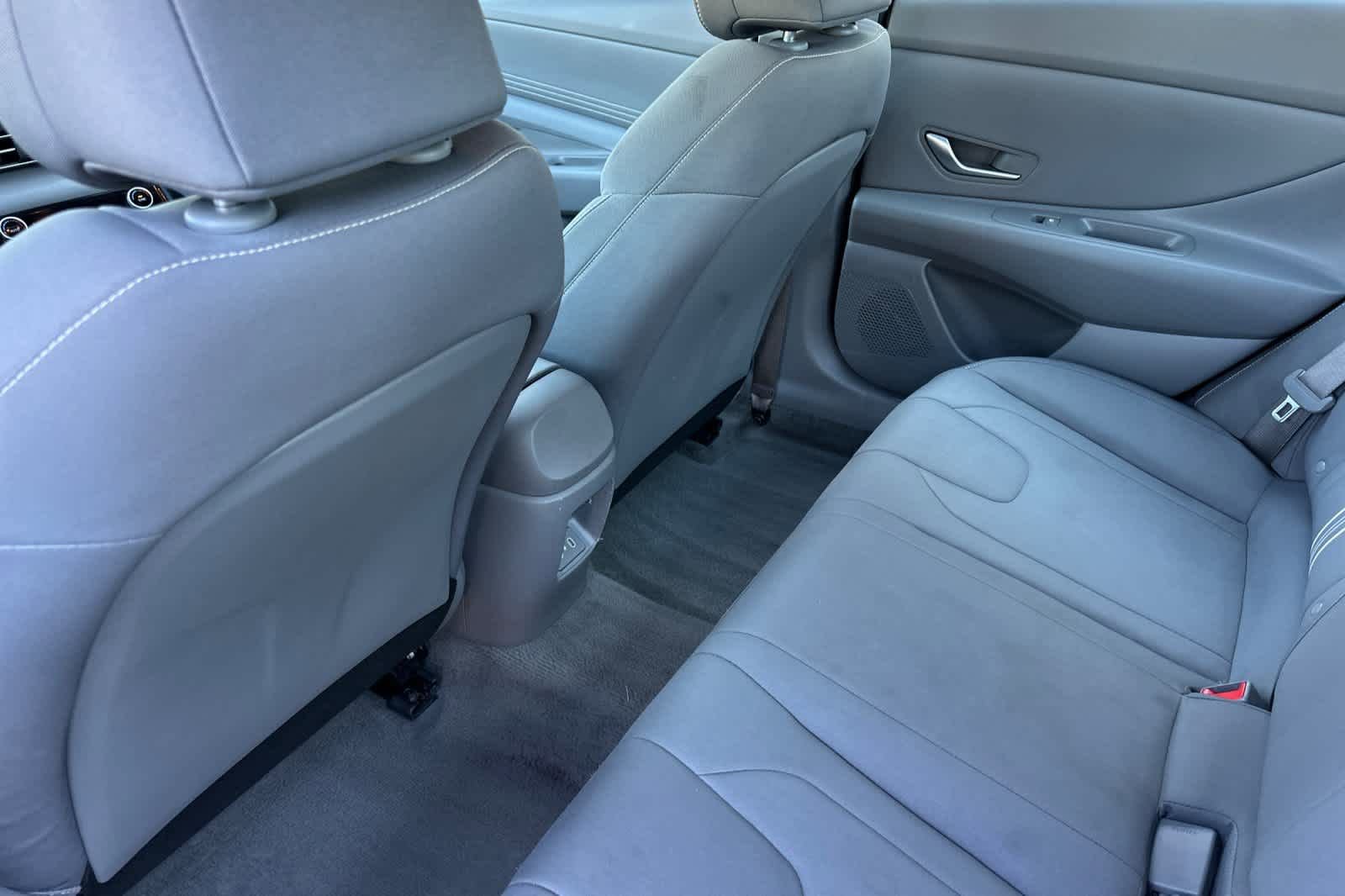 Used 2025 Hyundai Elantra Sport FWD image 4