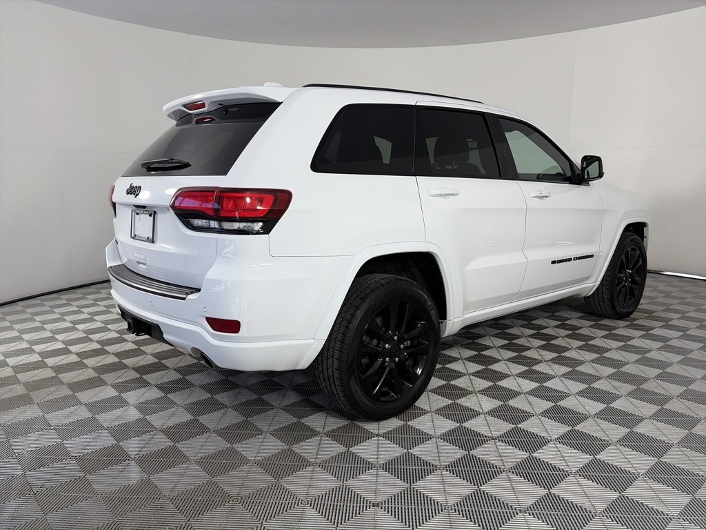 Used 2022 Jeep Grand Cherokee Laredo X image 5
