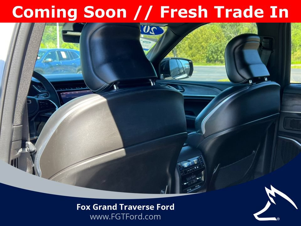 Used 2023 Jeep Grand Cherokee Overland w/ Luxury Tech Group IV AWD/4WD image 33