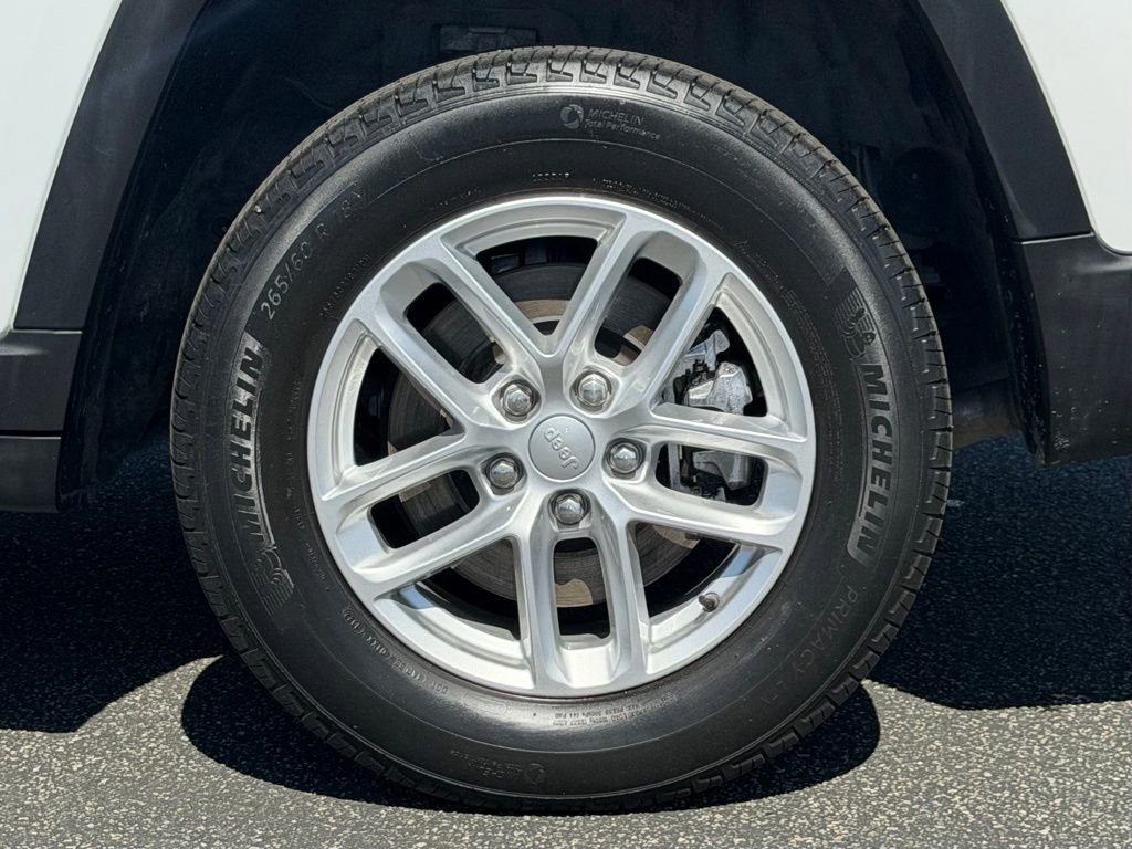 Used 2022 Jeep Grand Cherokee L Laredo w/ Luxury Tech Group I image 11