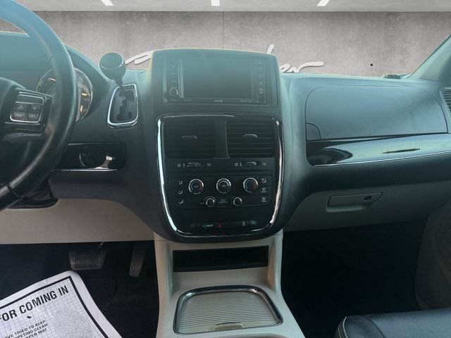 Used 2017 Dodge Grand Caravan SXT FWD image 4