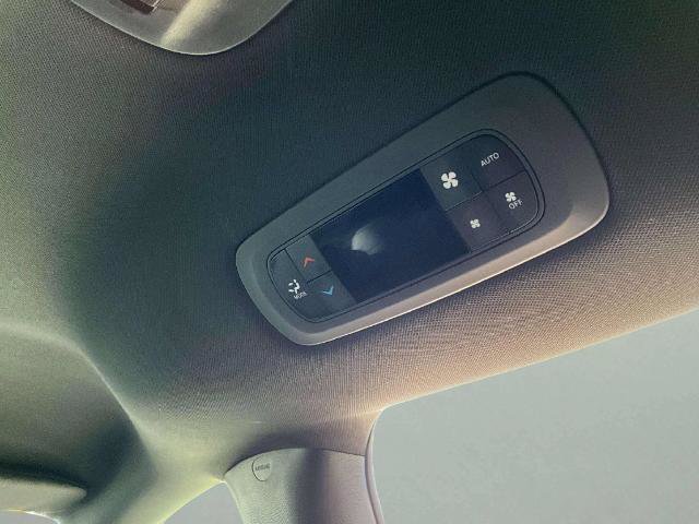 Used 2025 Chrysler Pacifica Select FWD image 27