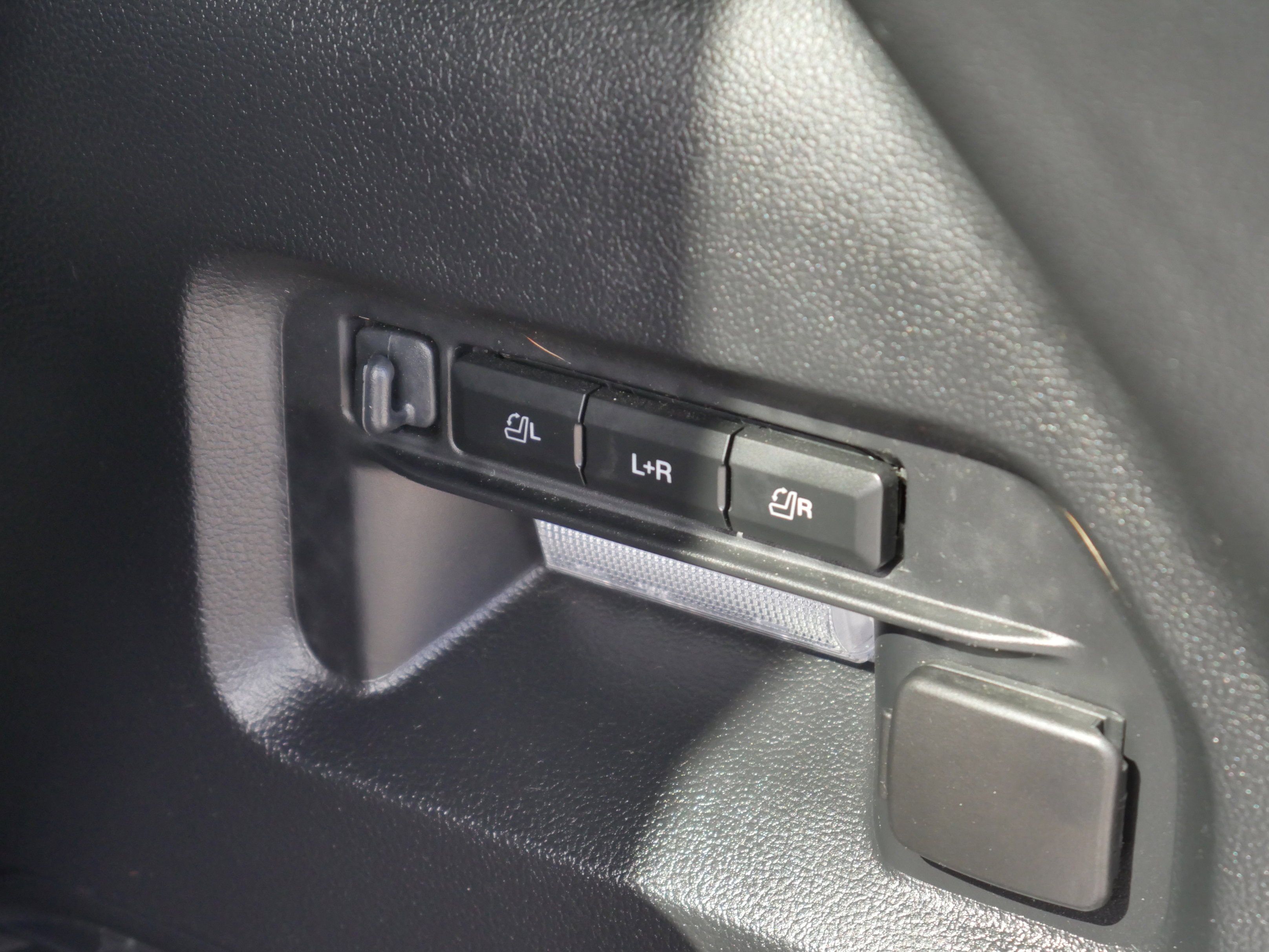 Certified 2025 Ford Explorer ST AWD/4WD image 29