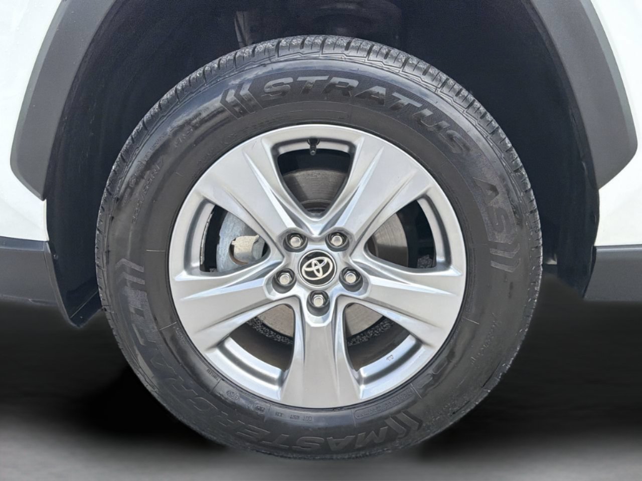 Used 2024 Toyota RAV4 XLE FWD image 30