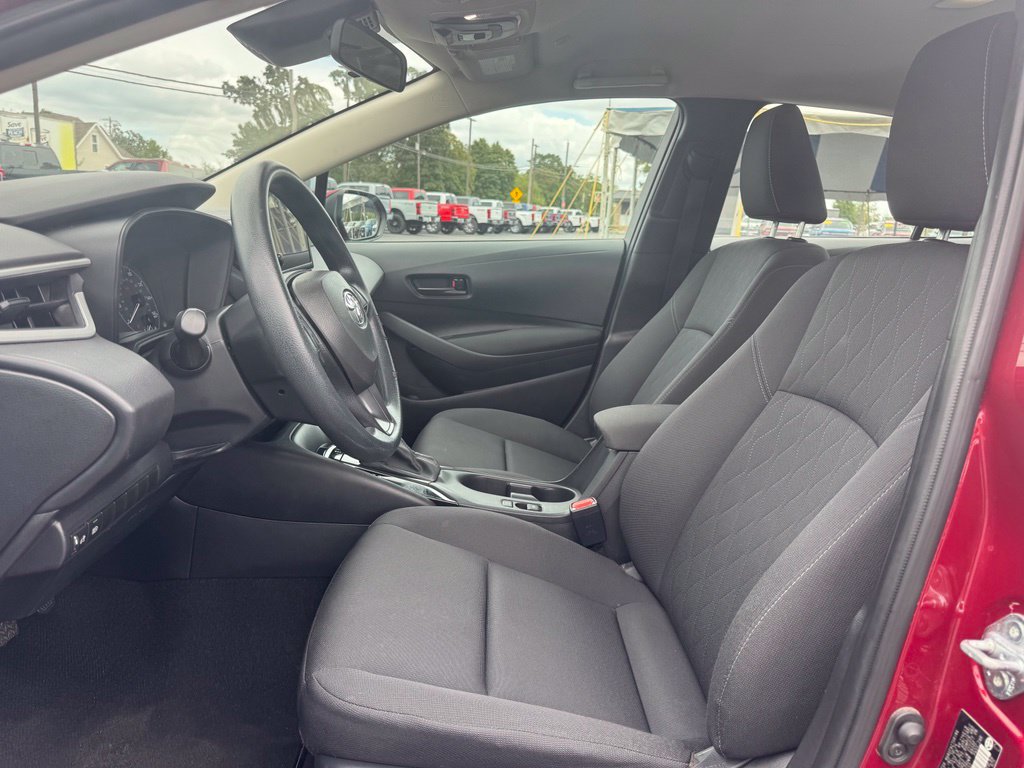 Used 2025 Toyota Corolla LE FWD image 5