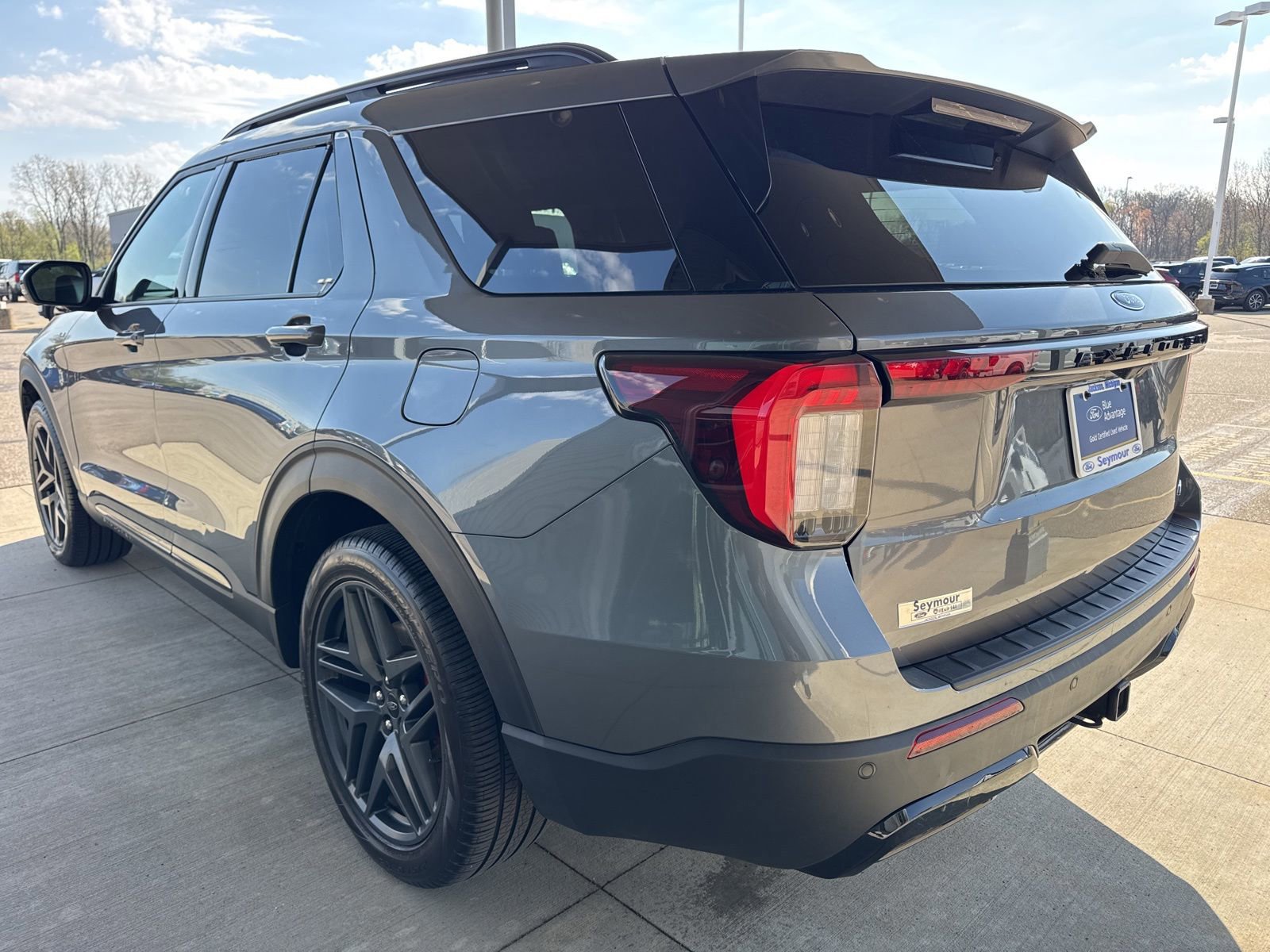 Certified 2025 Ford Explorer ST-Line w/ Premium Package image 6