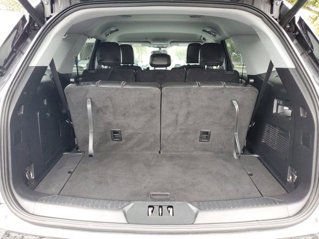 Certified 2022 Ford Explorer XLT w/ Equipment Group 202A image 8