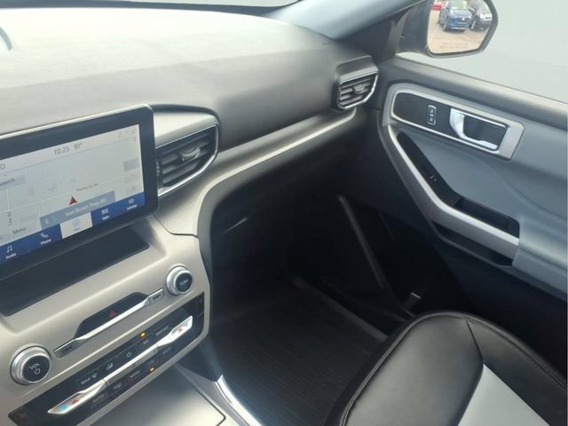 Certified 2024 Ford Explorer XLT w/ Equipment Group 202A AWD/4WD image 27