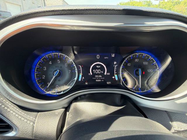 Used 2025 Chrysler Pacifica Limited FWD image 6