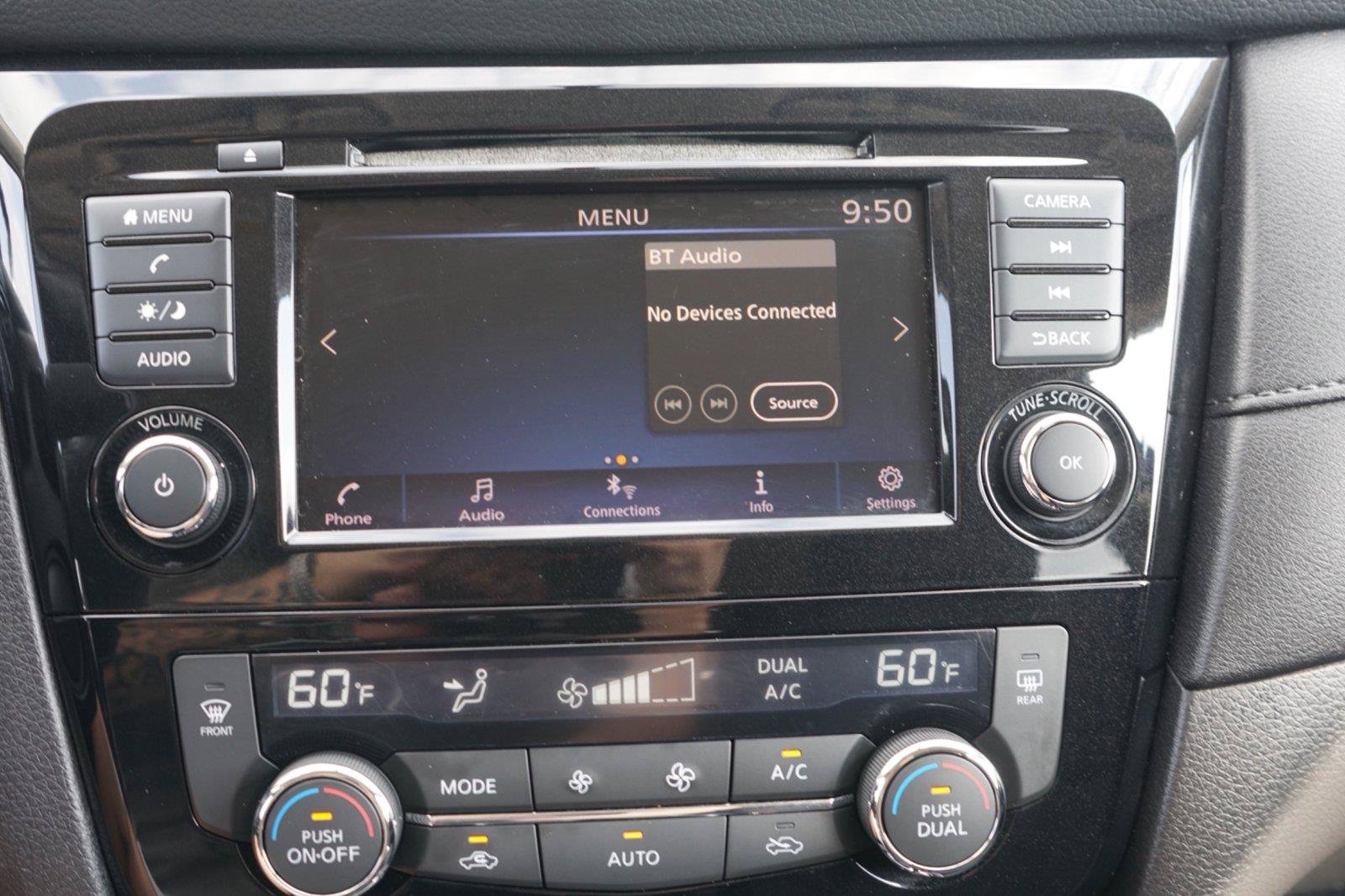 Used 2018 Nissan Rogue SV AWD/4WD image 12