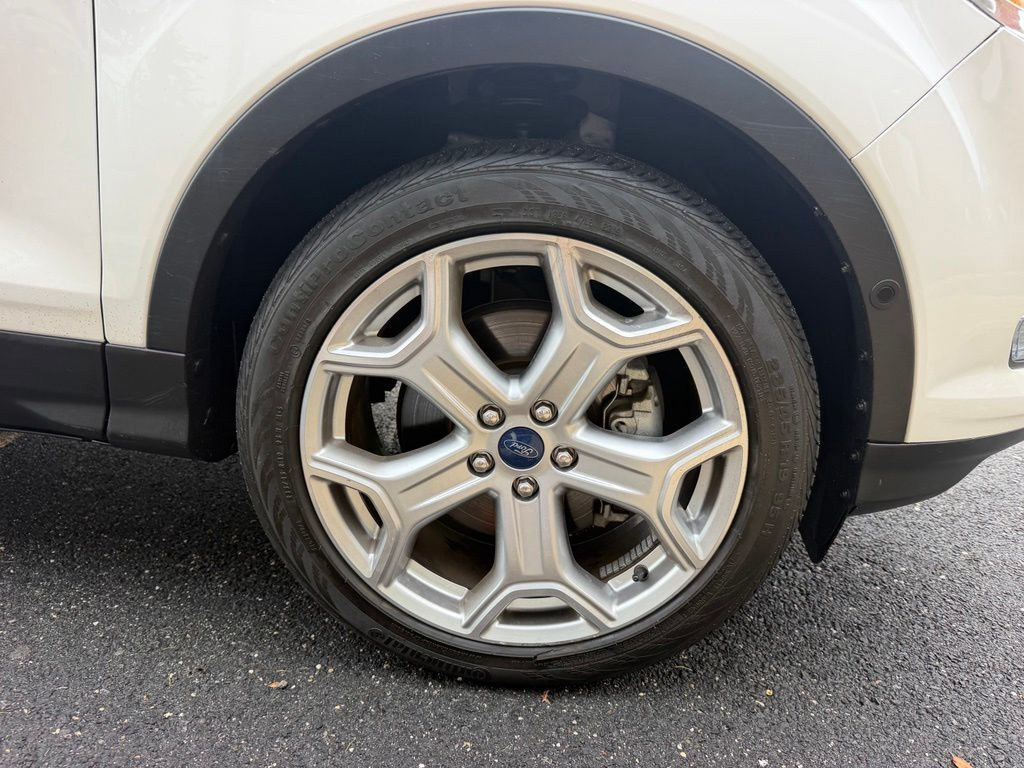 Certified 2019 Ford Escape Titanium AWD/4WD image 10