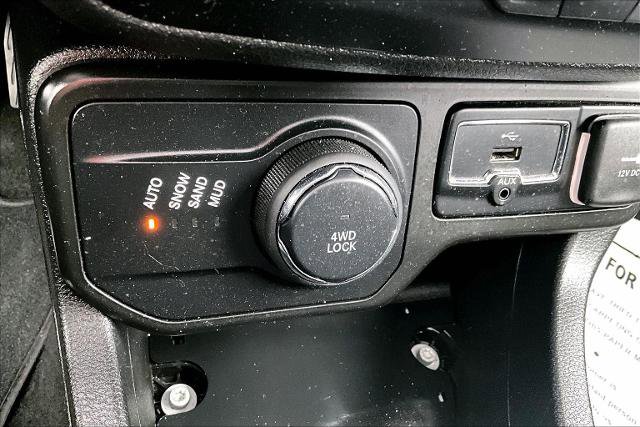 Used 2018 Jeep Renegade Altitude w/ UConnect 8.4 Nav Group image 32