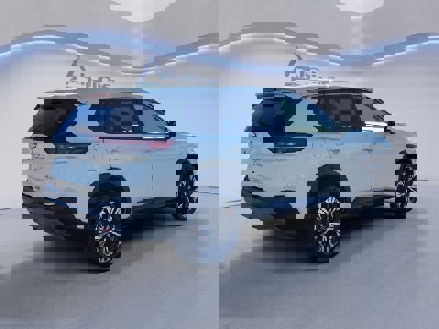 Used 2023 Nissan Rogue SV image 5