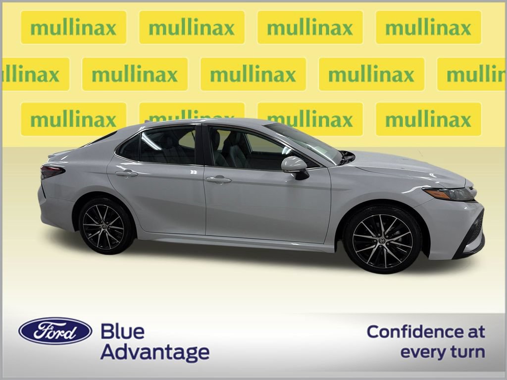 Used 2024 Toyota Camry SE FWD image 2