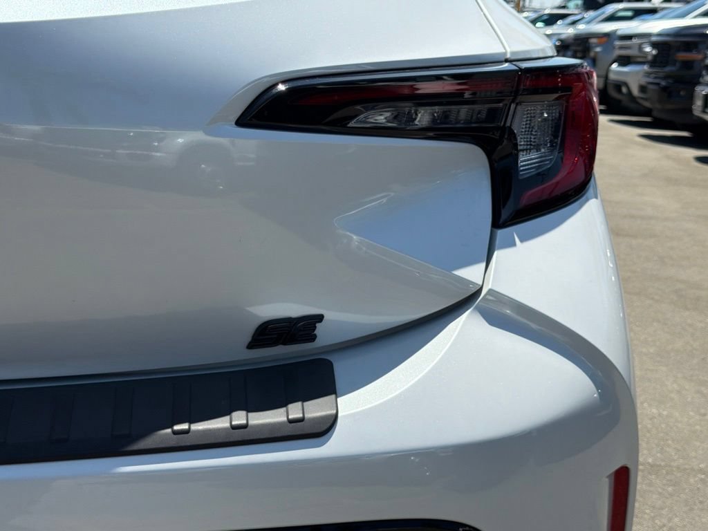 Used 2025 Toyota Corolla Hatchback w/ SE Package FWD image 17