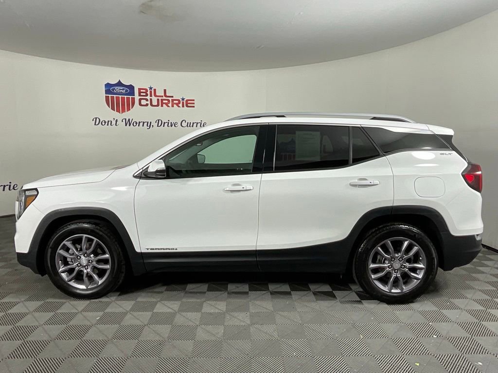 Used 2023 GMC Terrain SLT w/ Tech Package FWD image 2