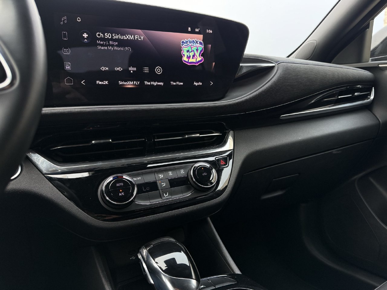 Used 2025 Buick Envista Sport Touring FWD image 15