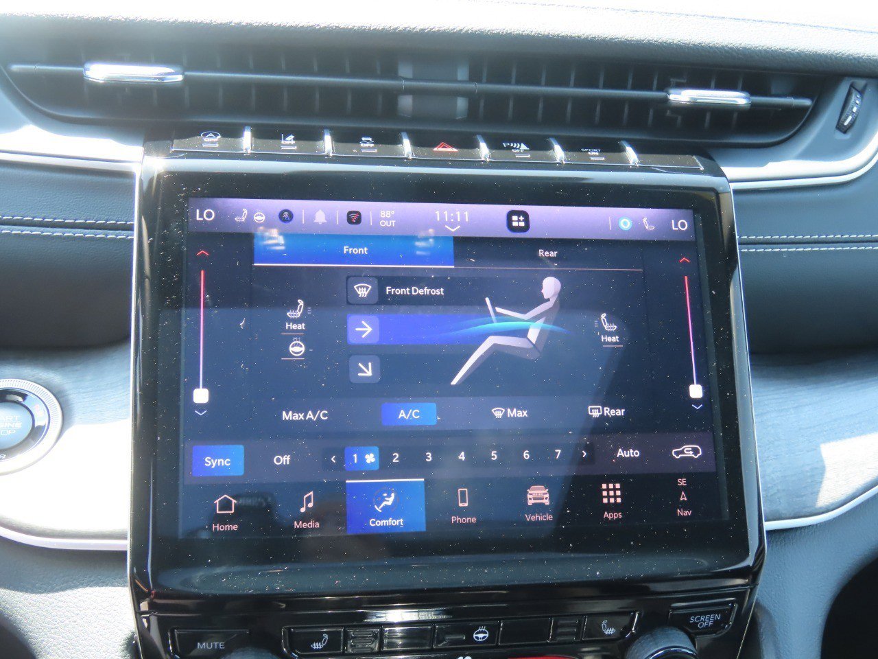 Used 2024 Jeep Grand Cherokee L Limited RWD image 30
