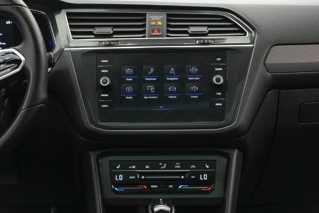 Used 2023 Volkswagen Tiguan SE R-Line AWD/4WD image 16