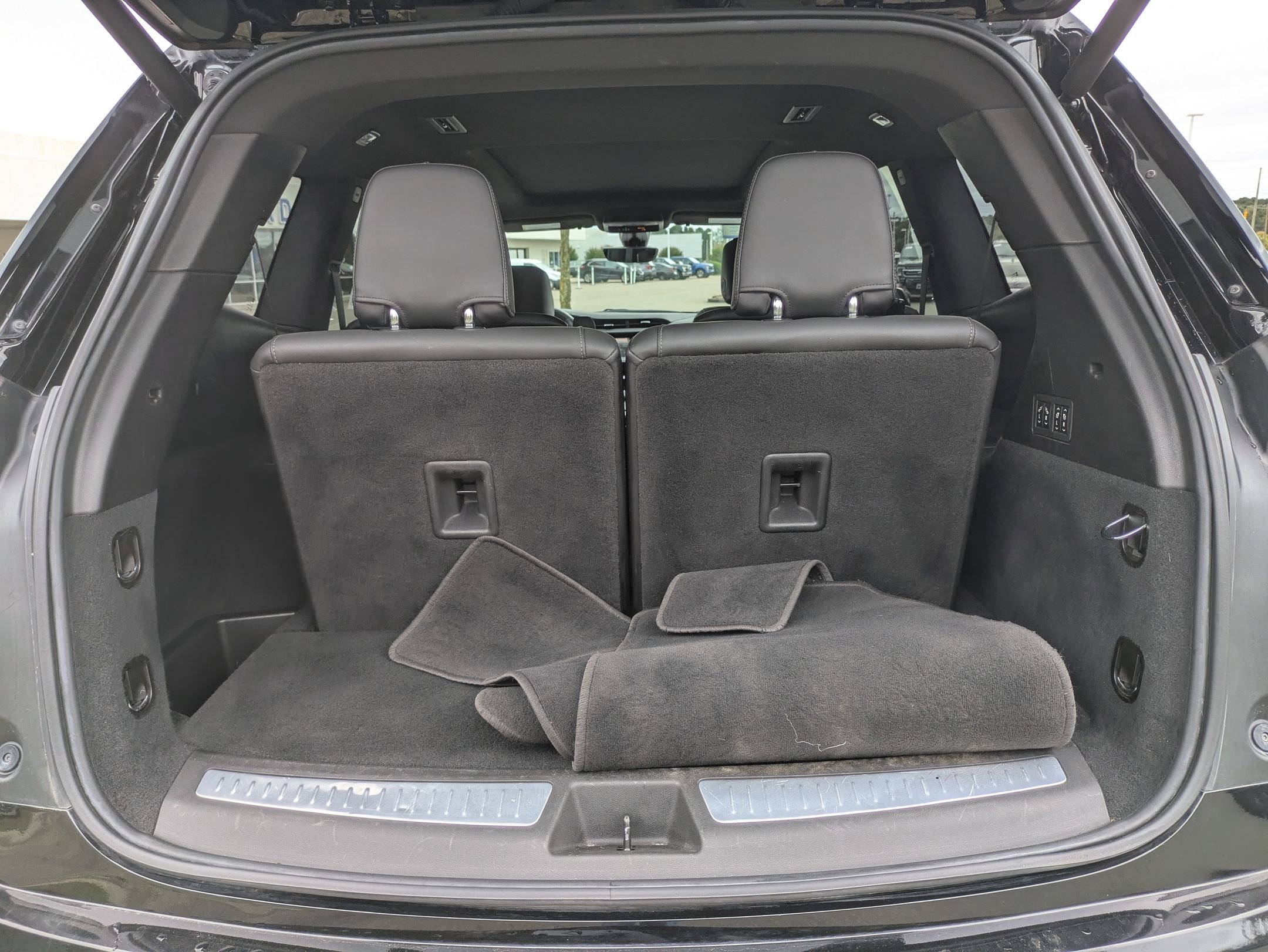 Used 2024 Cadillac XT6 Sport w/ LPO, Onyx Lite Package image 32