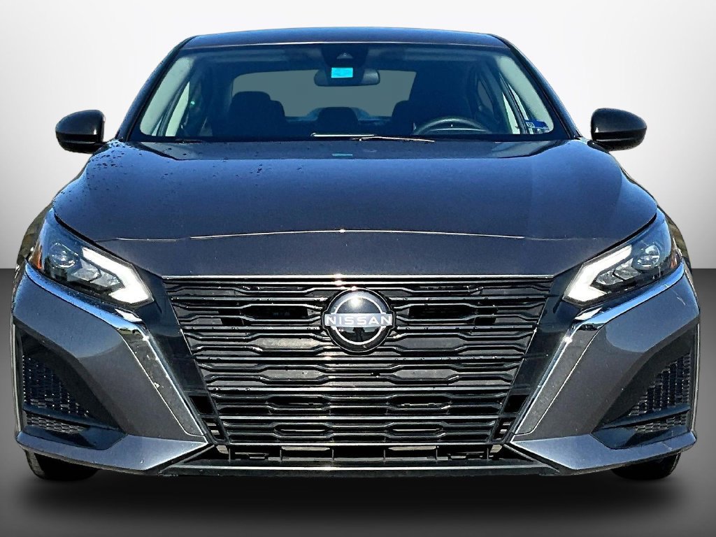 Used 2025 Nissan Altima 2.5 SV FWD image 2