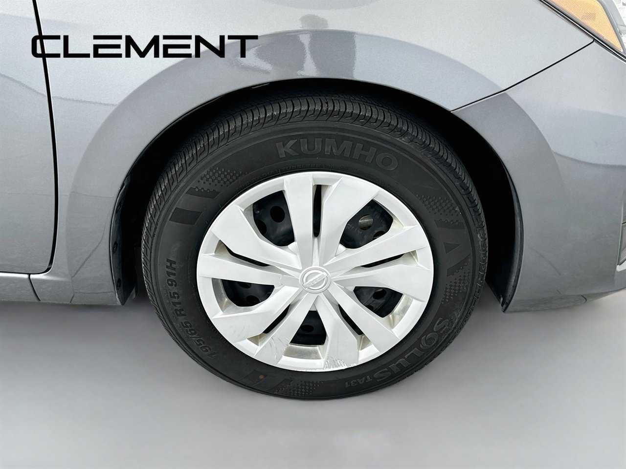 Used 2025 Nissan Versa S FWD image 34