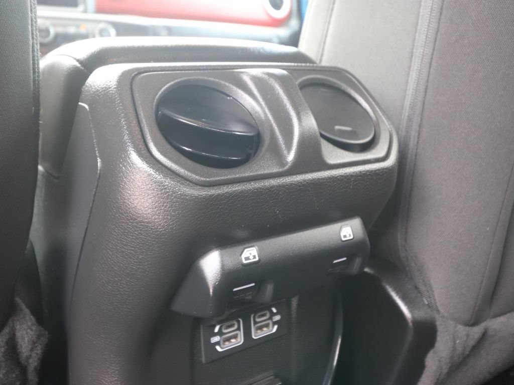 Used 2023 Jeep Gladiator Rubicon w/ LED Lighting Group AWD/4WD image 12