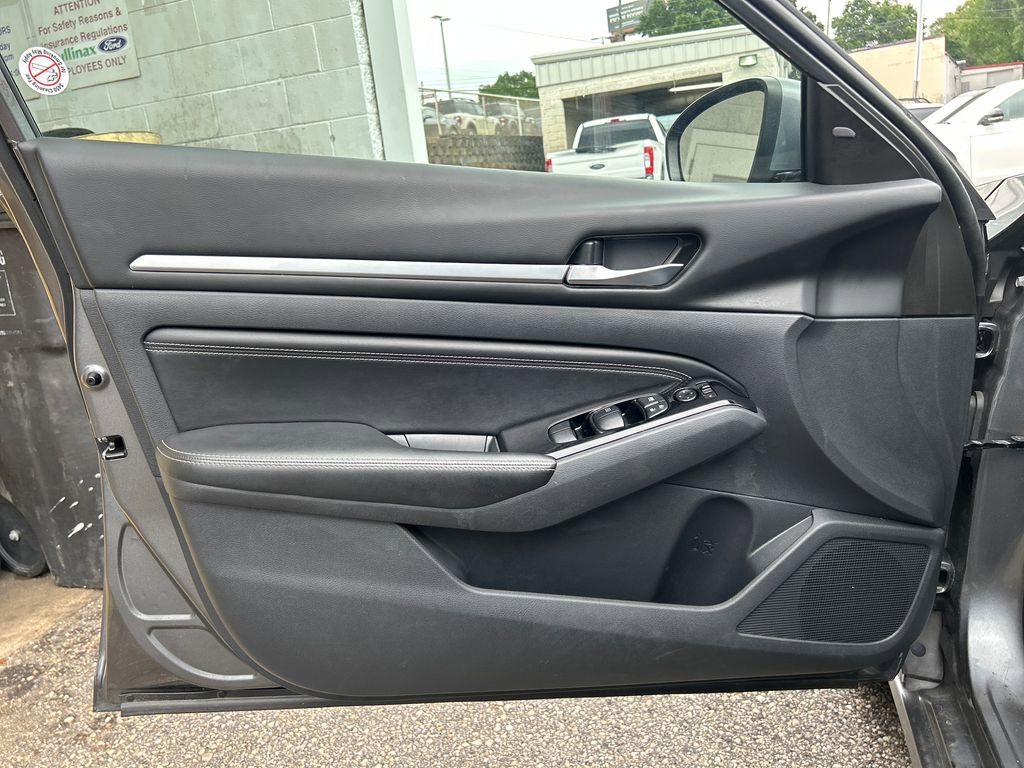Used 2023 Nissan Altima 2.5 SL FWD image 9