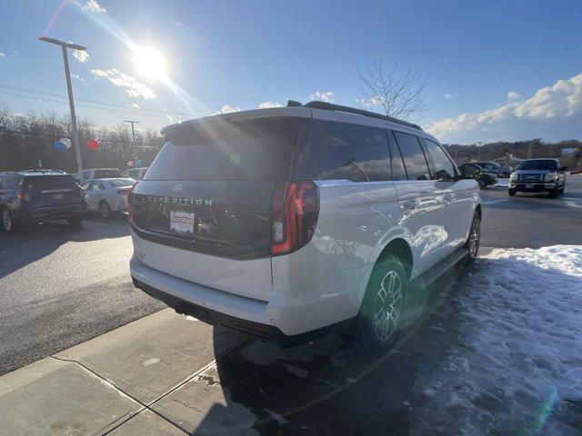 Certified 2025 Ford Expedition Active image 5