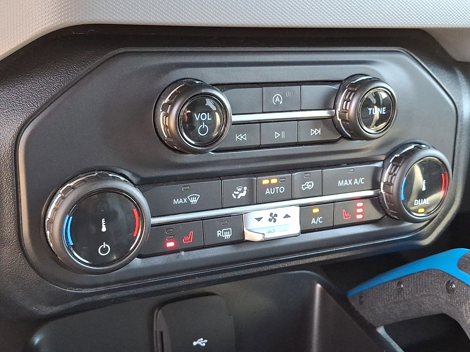 Certified 2022 Ford Bronco Black Diamond image 16