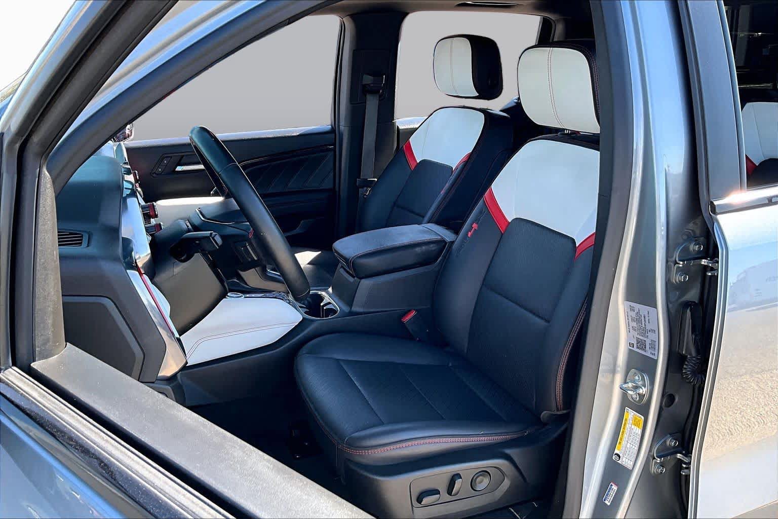 Used 2023 GMC Canyon AT4X AWD/4WD image 8