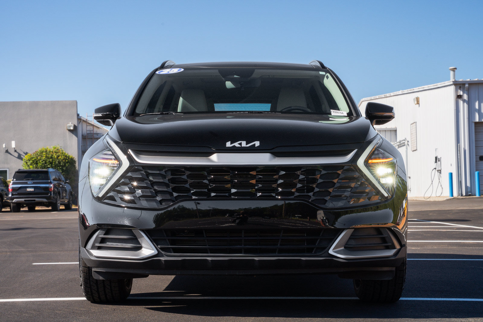 Used 2025 Kia Sportage EX w/ Premium Package FWD image 2