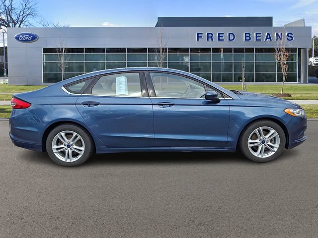Certified 2018 Ford Fusion SE w/ Fusion SE Technology Package FWD image 9