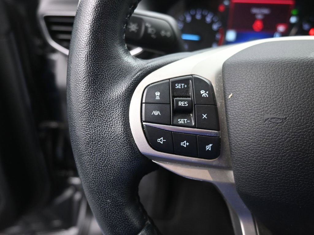 Certified 2021 Ford Explorer XLT w/ Equipment Group 202A image 7