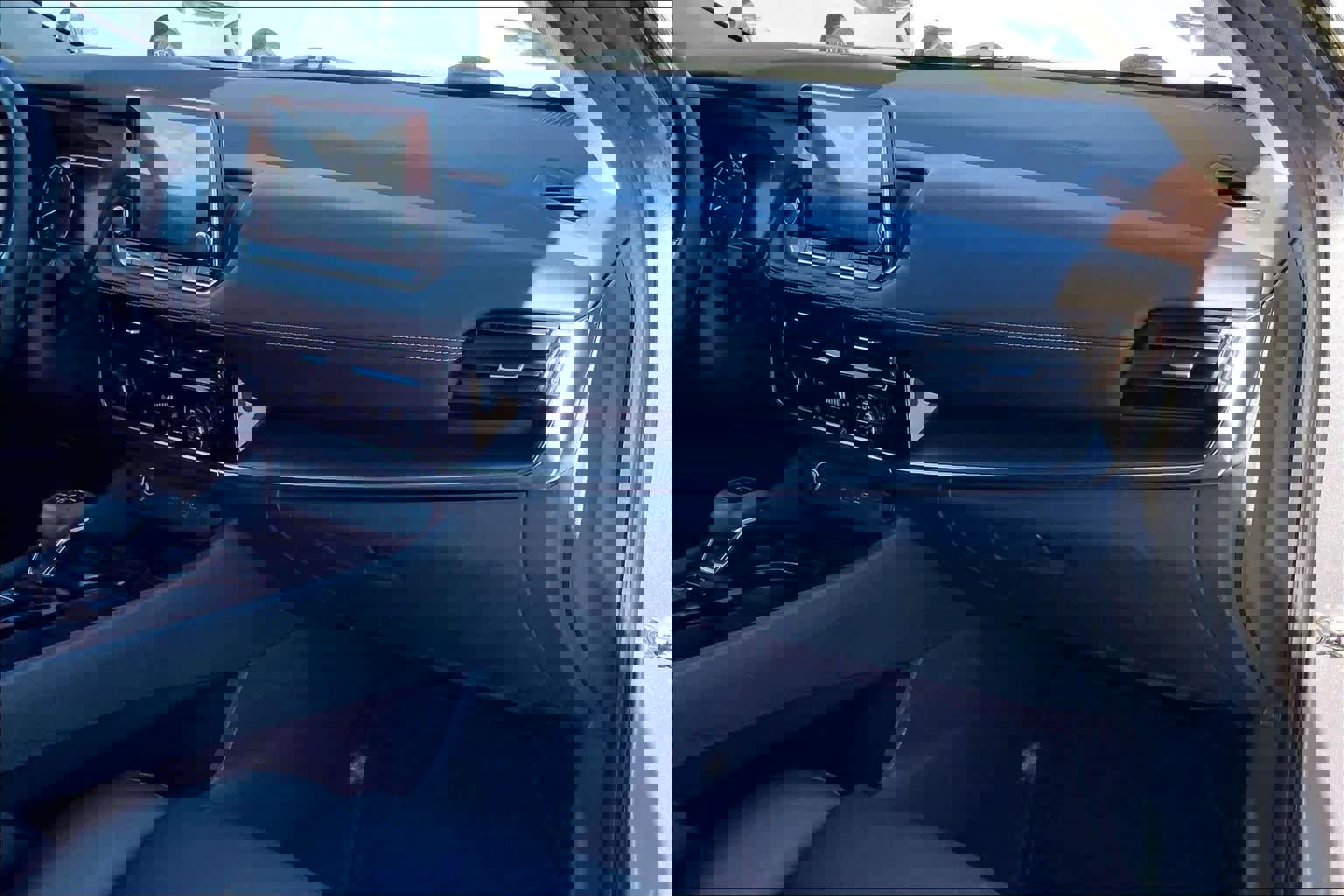 Used 2021 Nissan Rogue SV w/ Premium Package image 23