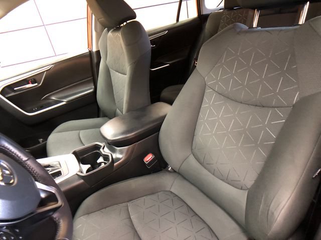 Used 2021 Toyota RAV4 XLE w/ XLE Grade Weather Package AWD/4WD image 9