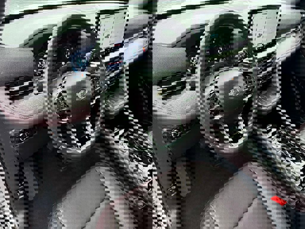 Certified 2025 Ford Explorer Platinum image 24