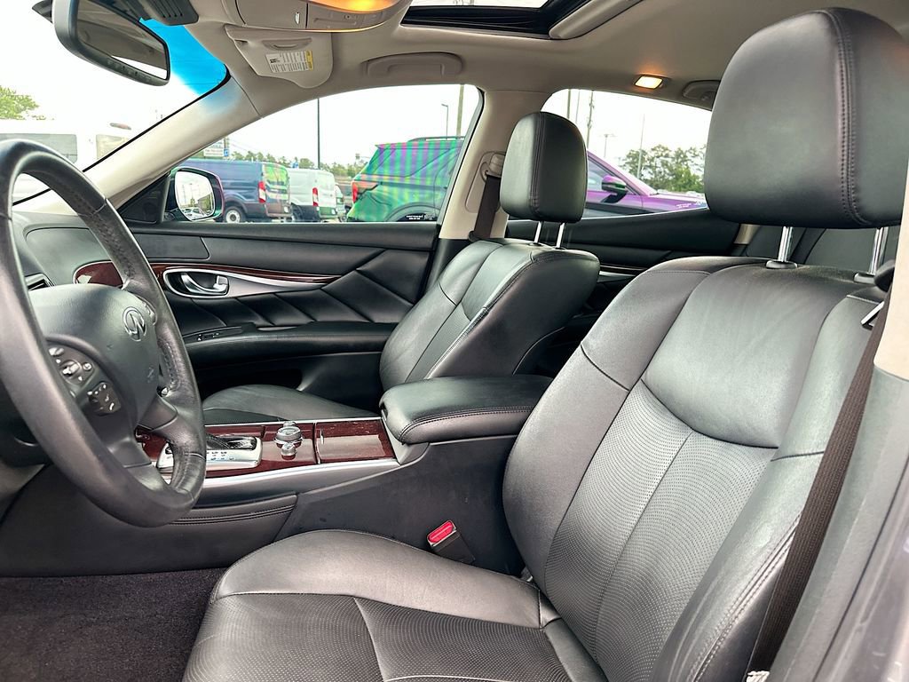 Used 2018 INFINITI Q70 Luxe w/ Proactive Package AWD/4WD image 9